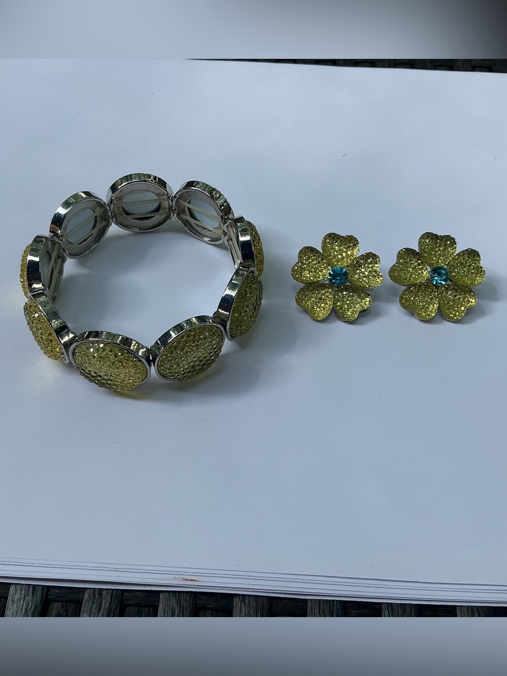 Yellow round Cabachon stretch elastic bracelet with matching earrings.